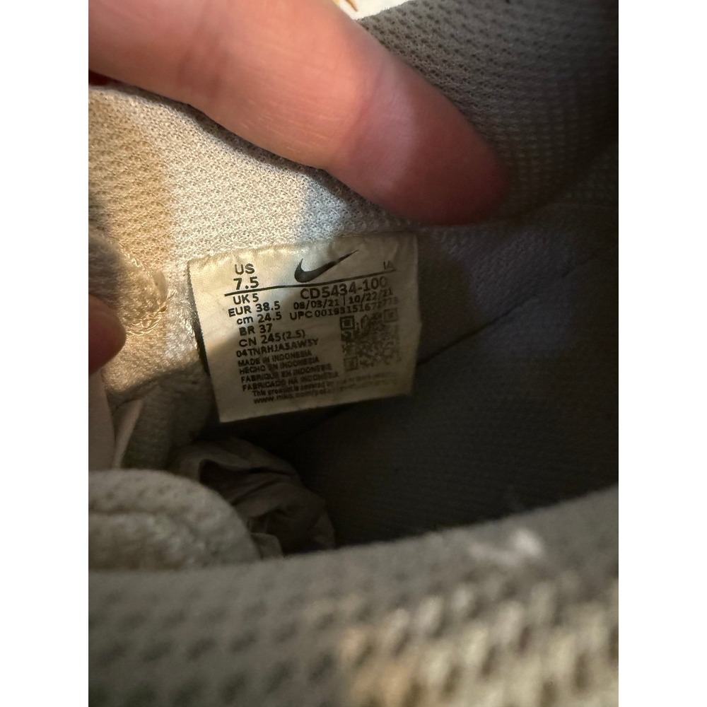 Nike - Picture 6 of 8